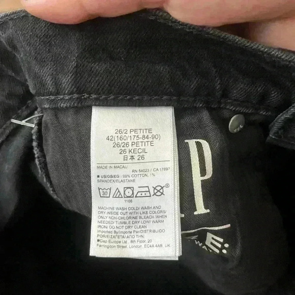 NWT GAP 3” Cheeky short high rise black shorts size 2/26 petite - Picture 5 of 5